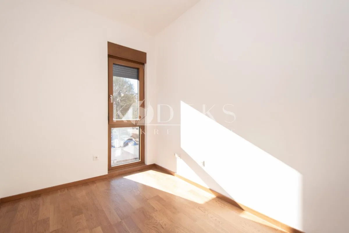 Rent, office space, 81m², Vezirov Most, Podgorica