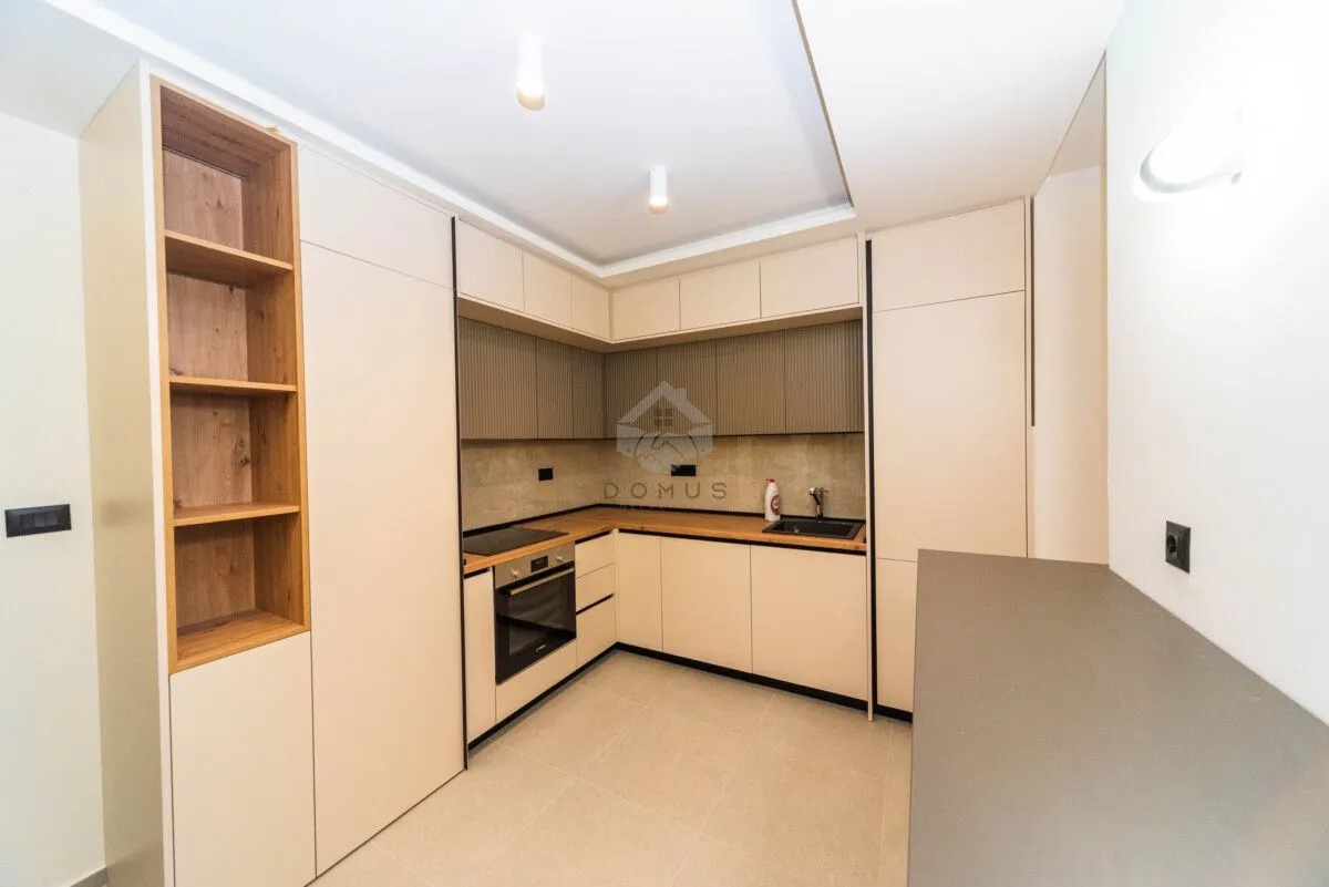 Izdavanje, kuća, 280m², Stari Aerodrom, Podgorica
