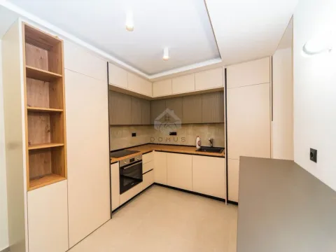 Izdavanje, kuća, 280m², Stari Aerodrom, Podgorica - image 12