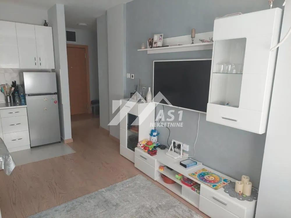 Izdavanje, dvosoban stan, 40m², Bulevar Oslobodjenja, Novi Sad Sve Podlokacije