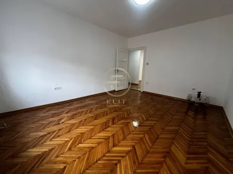 Izdavanje, poslovni prostor, 80m², Stari grad, Novi Sad - image 2