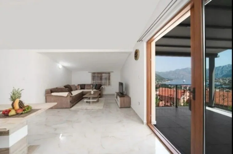Rent, two bedroom apartment, 93m², Škaljari, Kotor