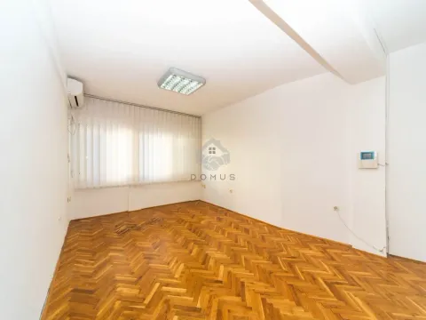 Izdavanje, stan, 36m², Centar, Podgorica - image 1
