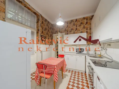 Prodaja, četvorosoban stan, 120m², Centar, Stara Pazova - image 16