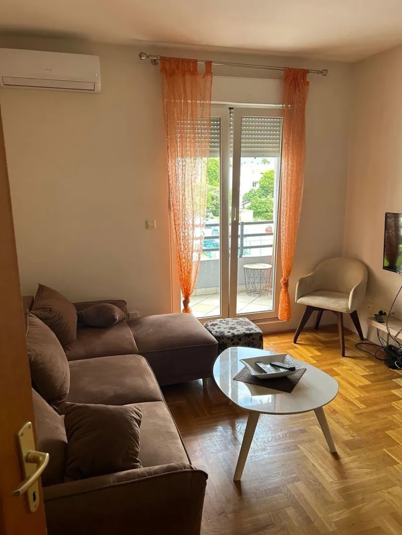 Izdavanje, jednosoban stan, 45m², Stari Aerodrom, Podgorica