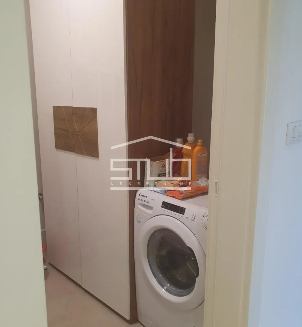 Izdavanje, trosoban stan, 108m², Novi Beograd Blok 65, Novi Beograd Sve Podlokacije