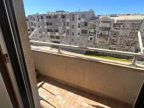 Izdavanje, dvosoban stan, 76m², Preko Morače, Podgorica - image 8