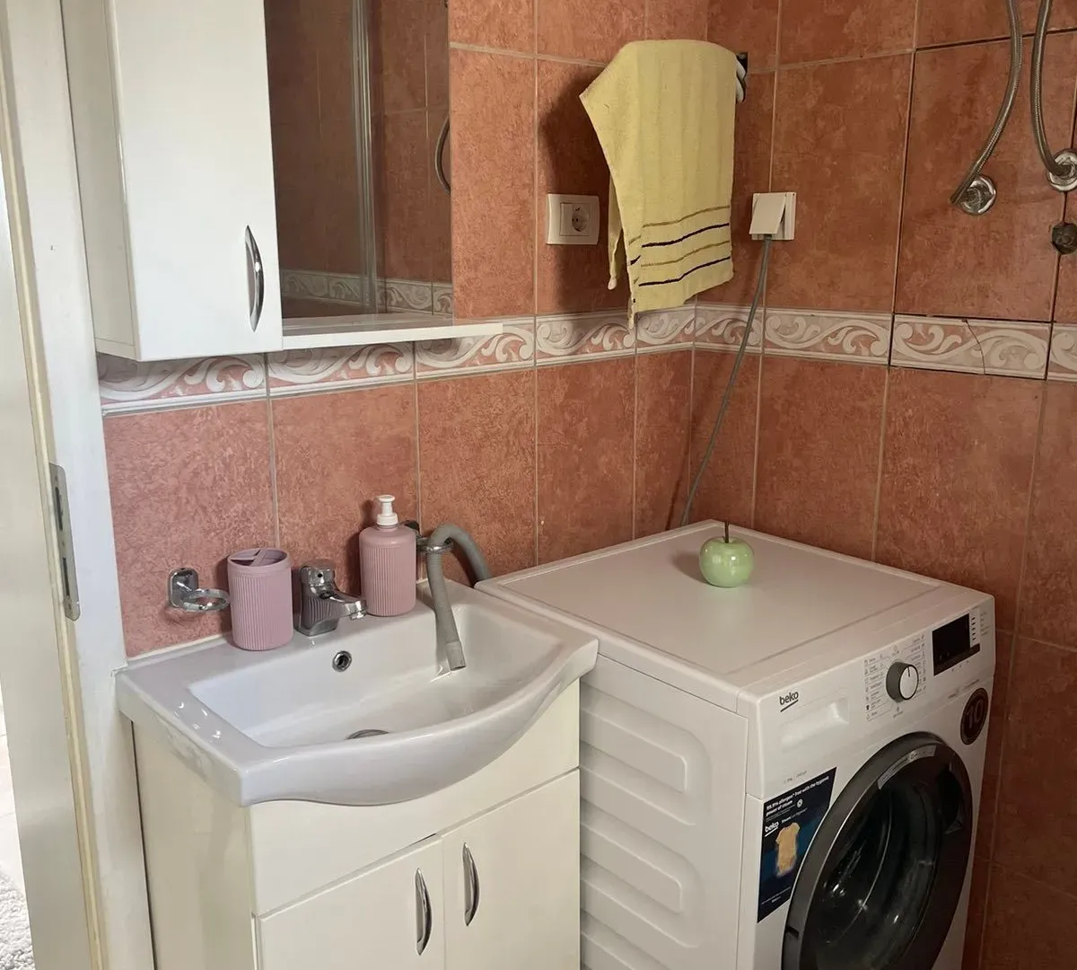 Izdavanje, jednosoban stan, 60m², Malo Brdo, Podgorica