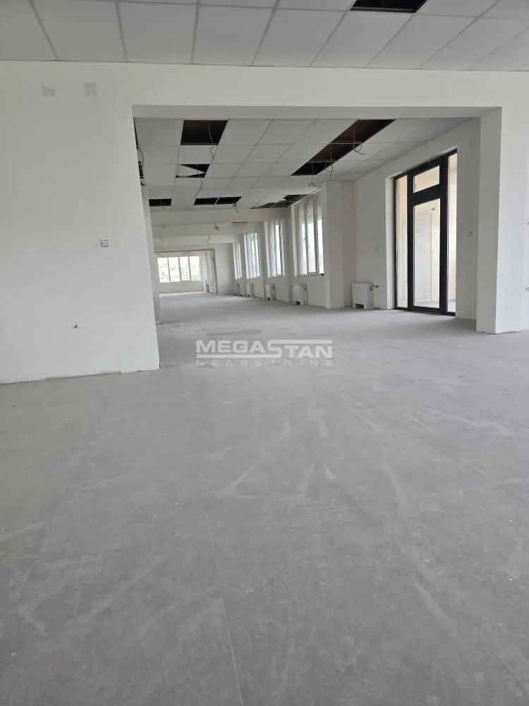 Rent, office space, 600m², Žarkovo, Beograd