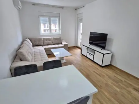 Izdavanje, jednosoban stan, 46m², Stari Aerodrom, Podgorica - image 4