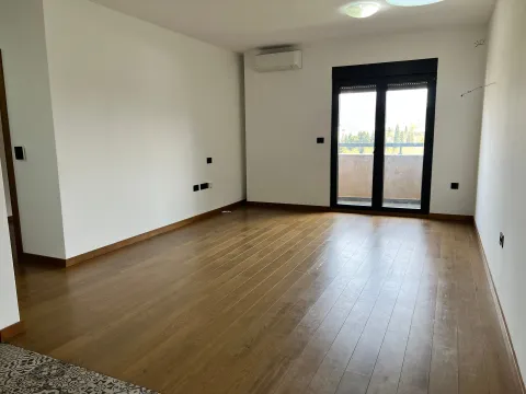 Izdavanje, dvosoban stan, 68m², Ljubović, Podgorica - image 1