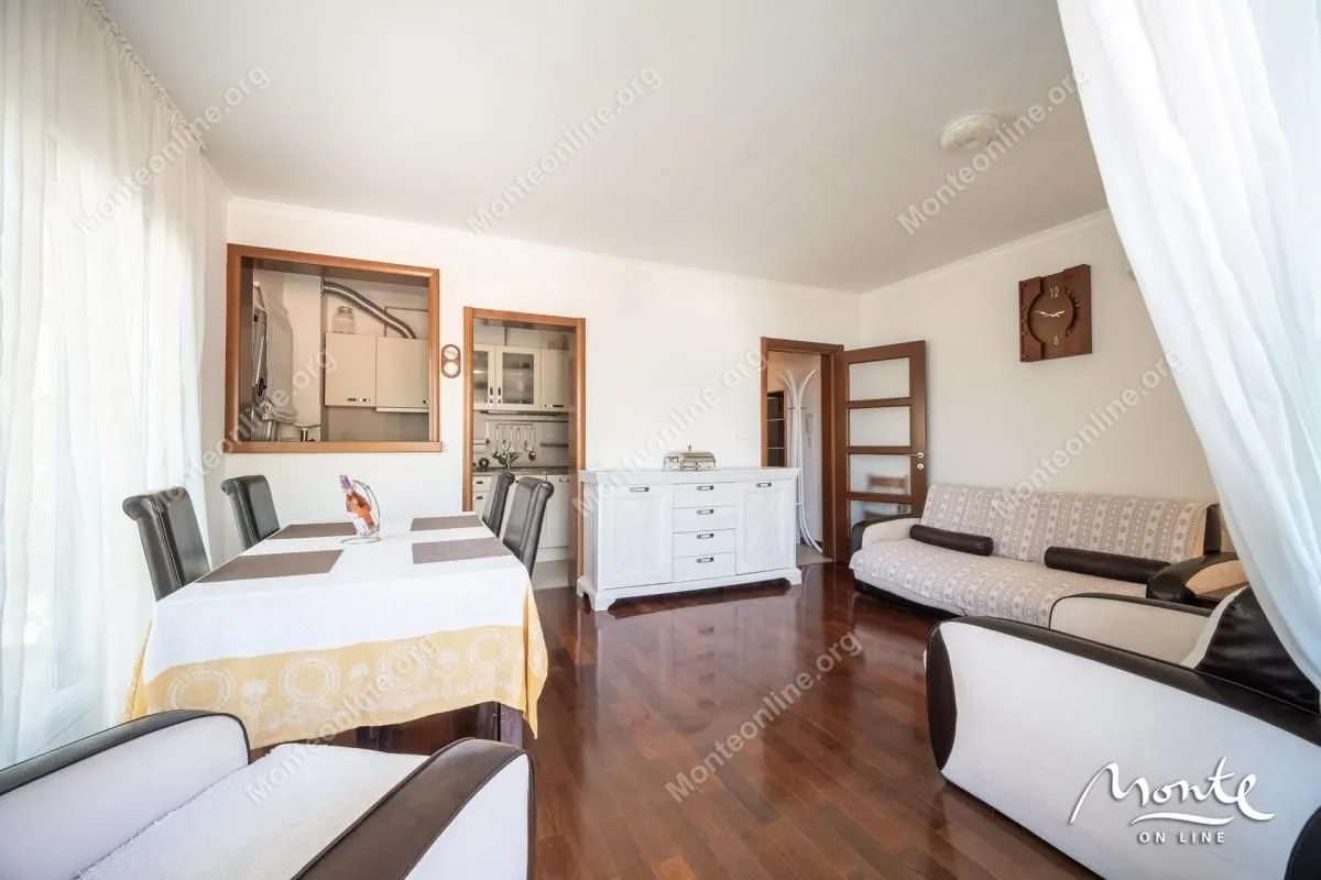 Prodaja, dvosoban stan, 81m², Dobrota, Kotor