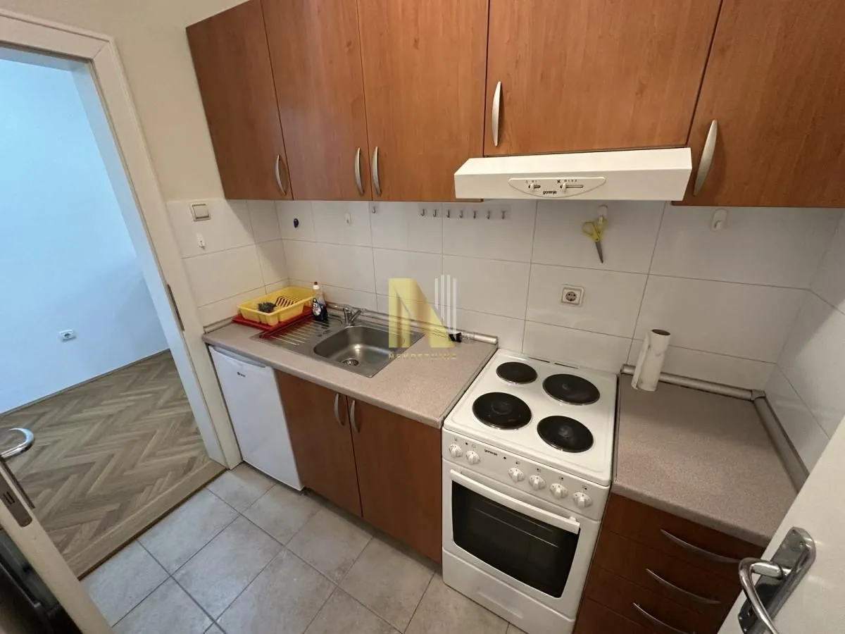 Izdavanje, jednosoban stan, 29m², Socijalno, Novi Sad Sve Podlokacije