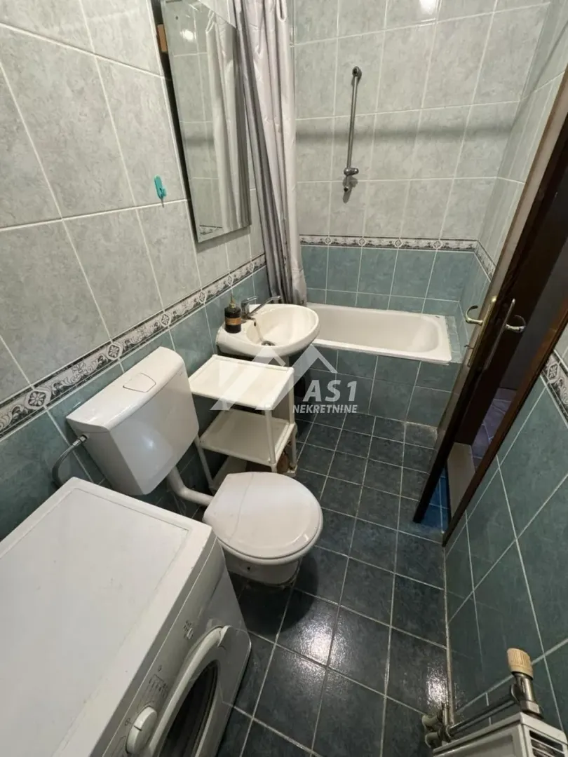 Izdavanje, jednosoban stan, 30m², Socijalno, Novi Sad Sve Podlokacije