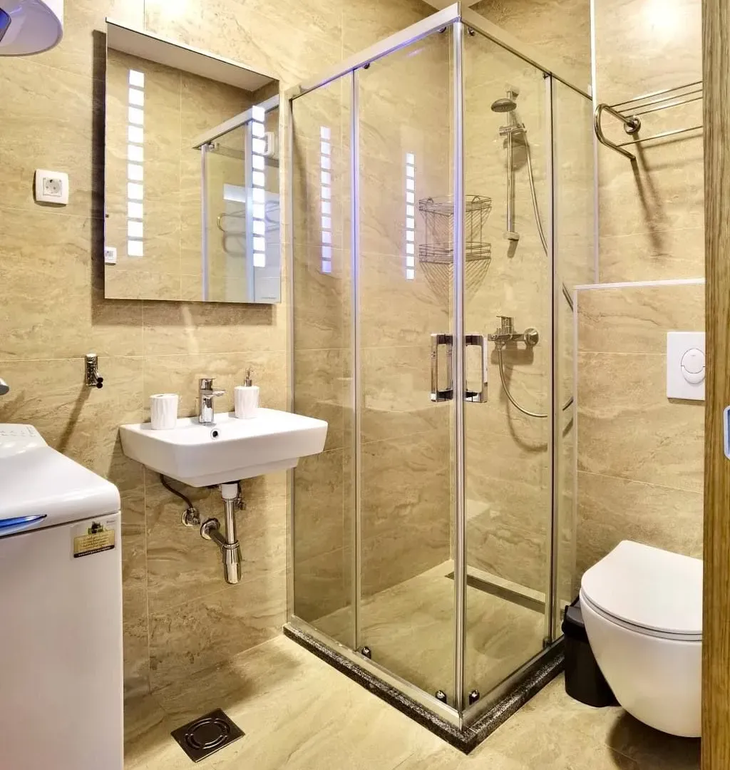 Izdavanje, jednosoban stan, 53m², Centar, Budva