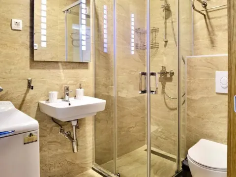 Izdavanje, jednosoban stan, 53m², Centar, Budva - image 3