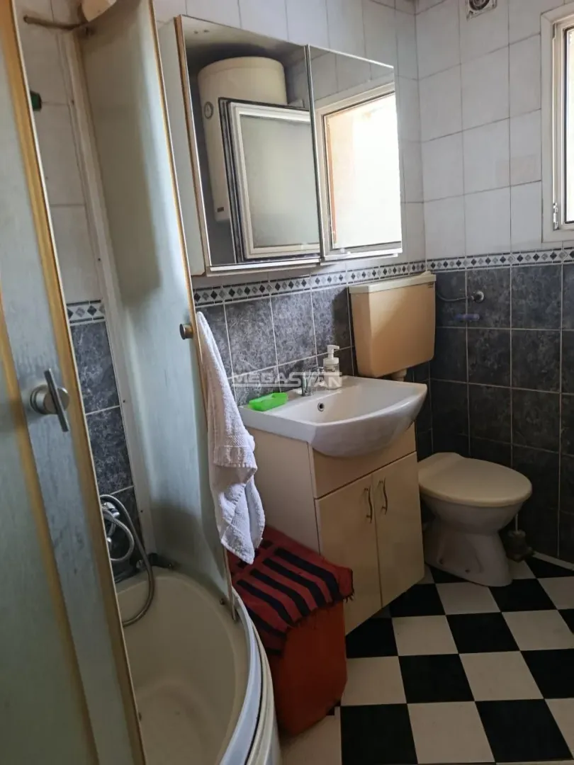 Izdavanje, kuća, 83m², Borča 1, Borča Sve Podlokacije