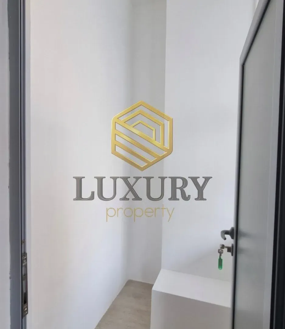 Sale, office space, 10m², Central Point, Podgorica