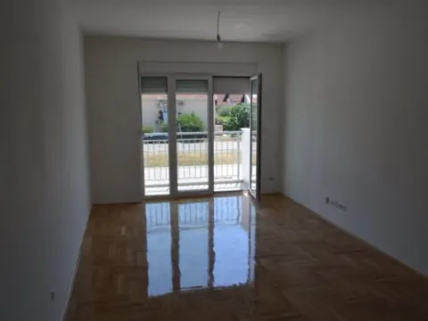 Izdavanje, dvosoban stan, 60m², Stari Aerodrom, Podgorica - image 3