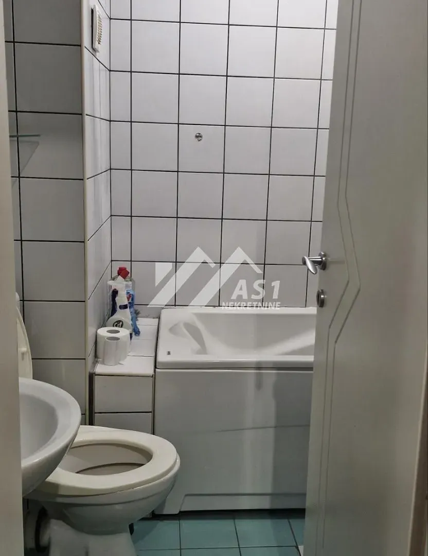 Izdavanje, dvosoban stan, 47m², Rotkvarija, Novi Sad Sve Podlokacije