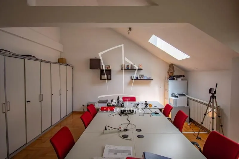 Prodaja, stan, 226m², Voždovac Sve Podlokacije, Beograd