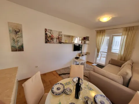 Rent, one bedroom apartment, 50m², Petrovac, Budva - image 4