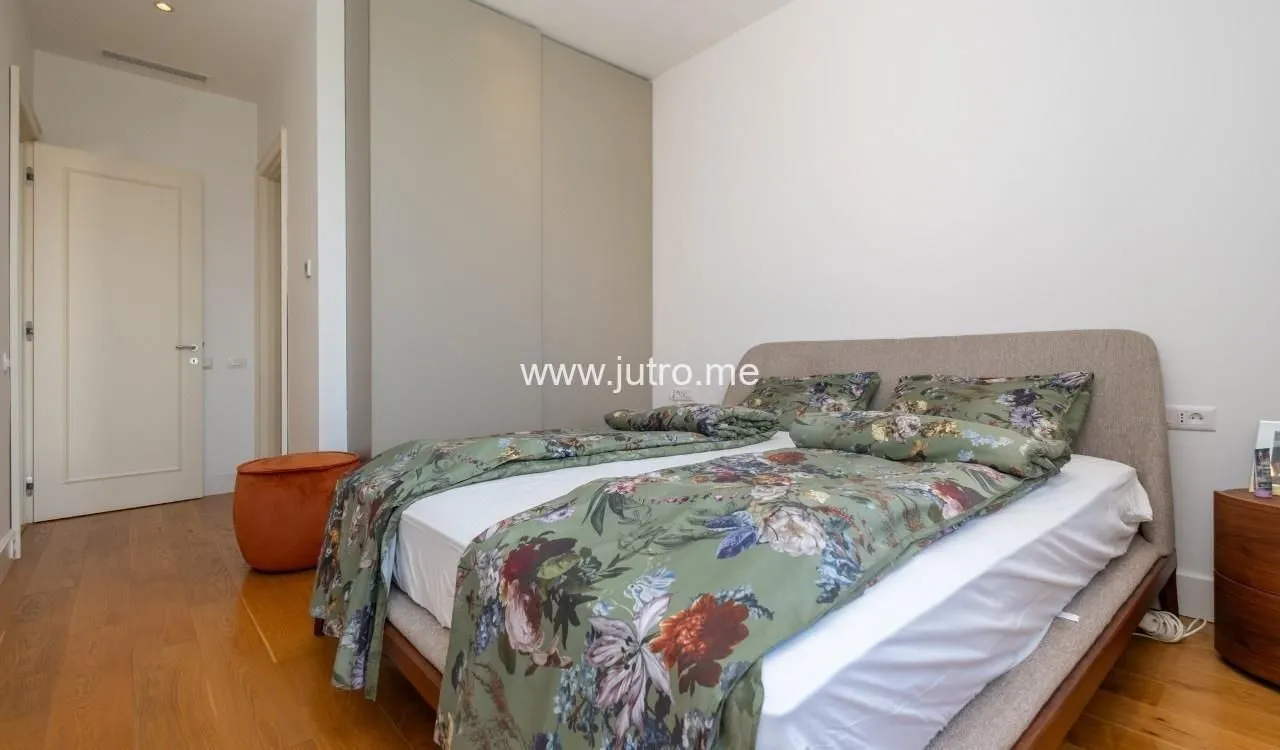 Prodaja, dvosoban stan, 103m², Centar, Tivat