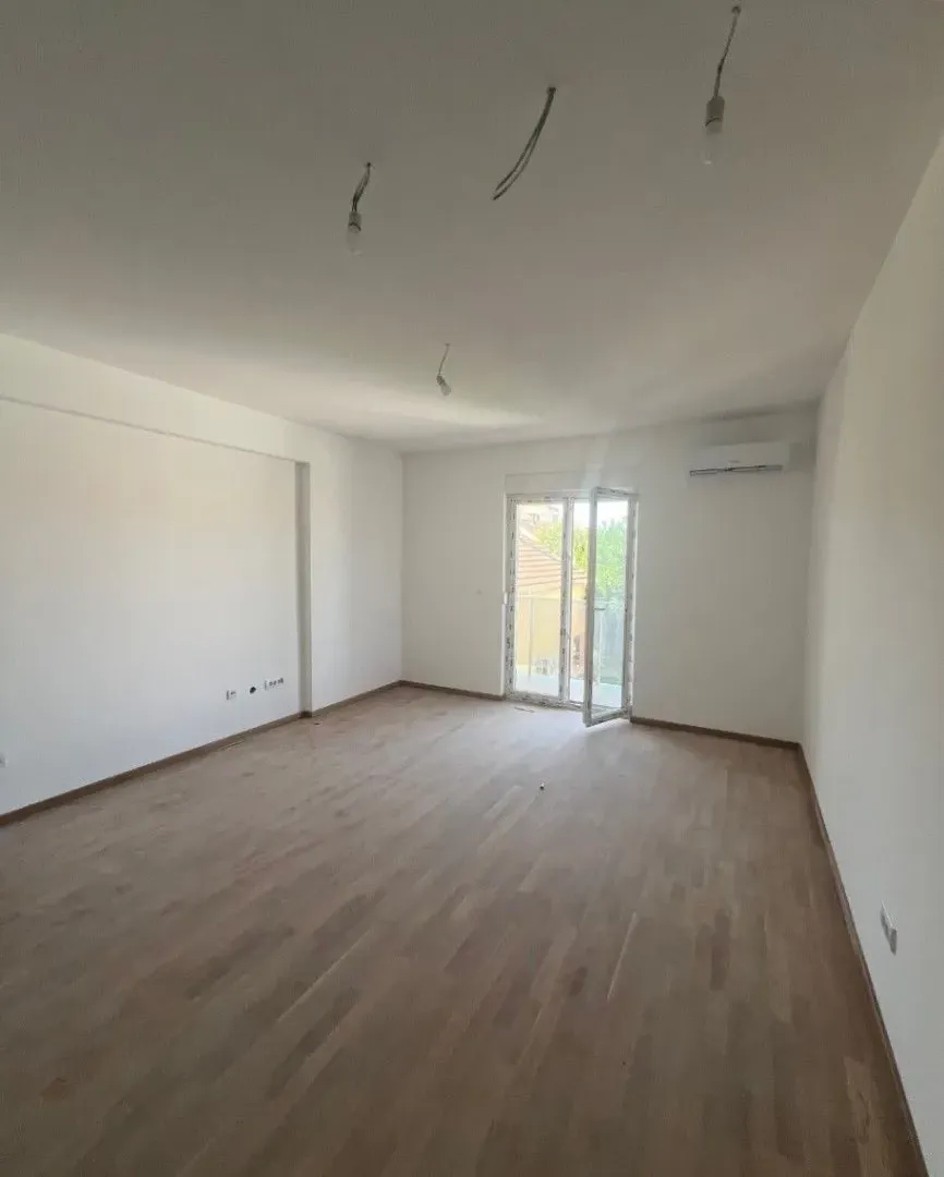 Izdavanje, dvosoban stan, 77m², Zabjelo, Podgorica