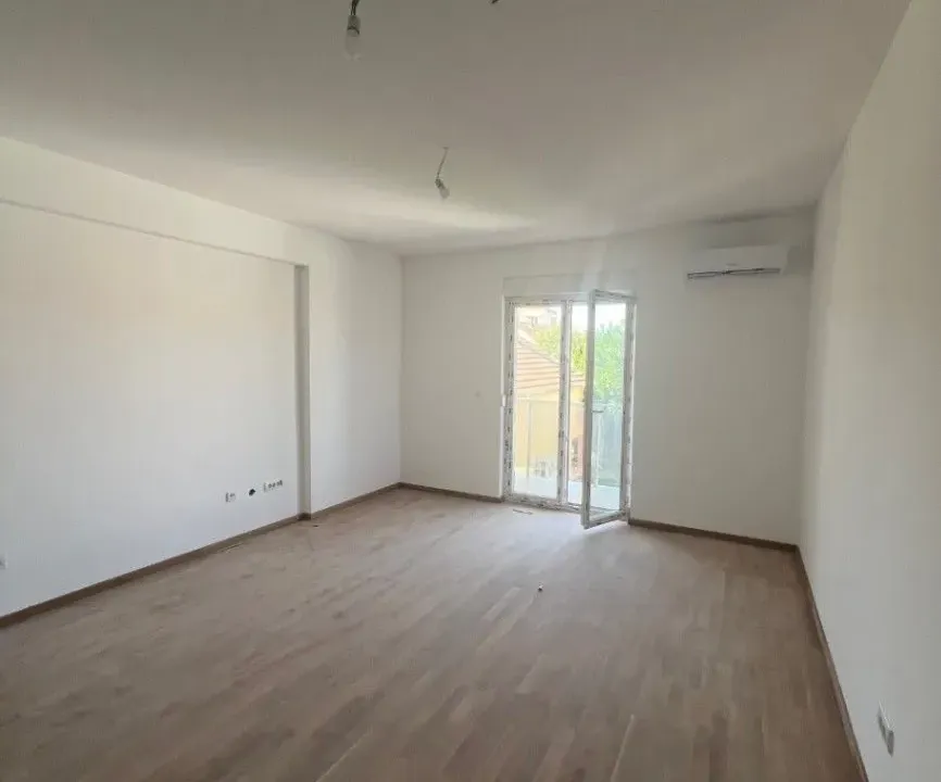 Izdavanje, dvosoban stan, 77m², Zabjelo, Podgorica