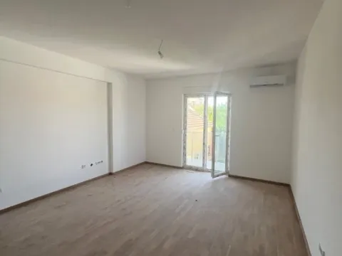 Izdavanje, dvosoban stan, 77m², Zabjelo, Podgorica