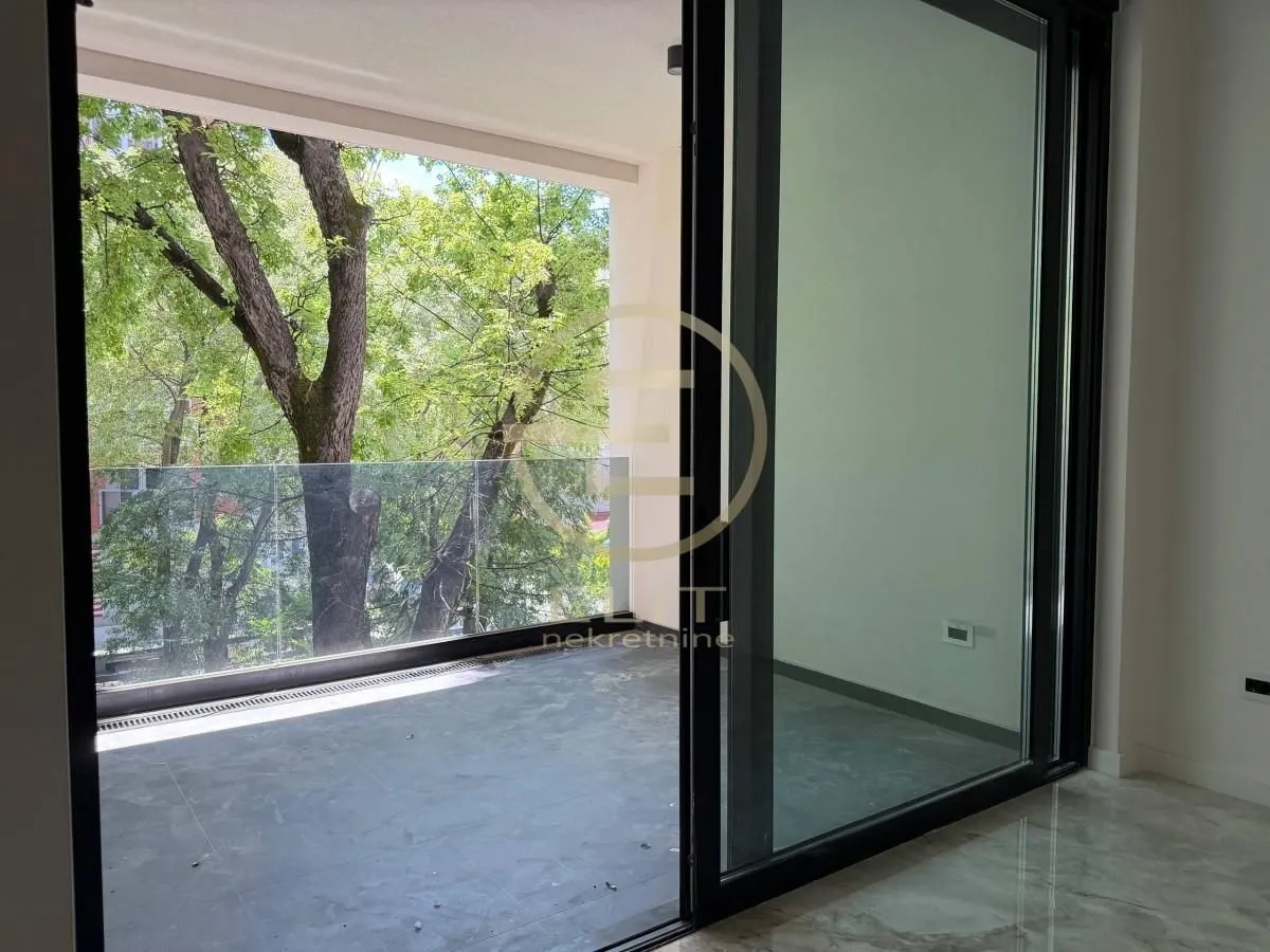 Izdavanje, stan, 126m², Stari grad, Novi Sad