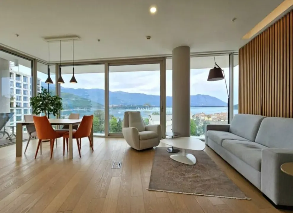 Rent, two bedroom apartment, 84m², Dukley Gardens, Budva