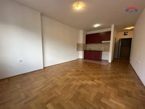 Izdavanje, poslovni prostor, 45m², Grbavica, Novi Sad Sve Podlokacije - image 3