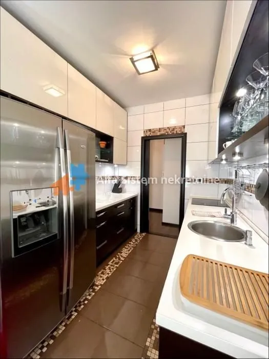 Rent, four bedroom apartment, 87m², Stari Grad, Beograd