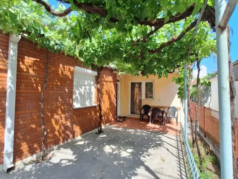Prodaja, kuća, 90m², Tološi, Podgorica - image 10
