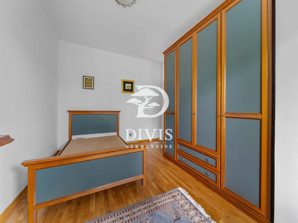Izdavanje, kuća, 111m², Dedinje Sve Podlokacije, Beograd