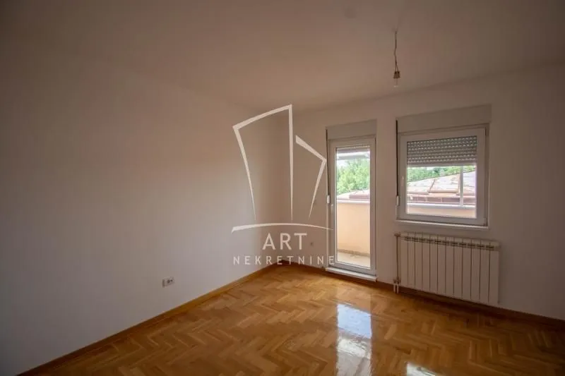 Sale, four bedroom apartment, 101m², Voždovac Sve Podlokacije, Beograd