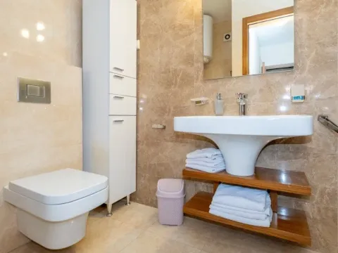 Rent, two bedroom apartment, 75m², Podgorica, Crna Gora - image 13