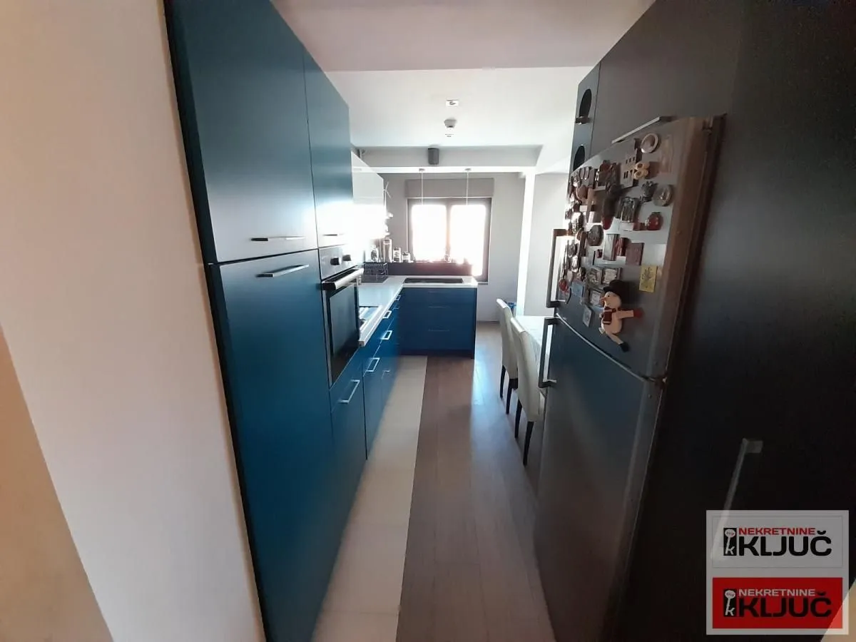 Prodaja, stan, 143m², Centar, Novi Sad
