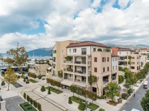 Izdavanje, dvosoban stan, 134m², Porto Montenegro, Tivat - image 4