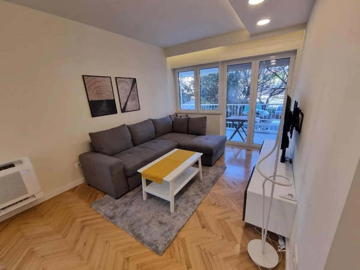 Rent, two bedroom apartment, 76m², Tivat, Crna Gora