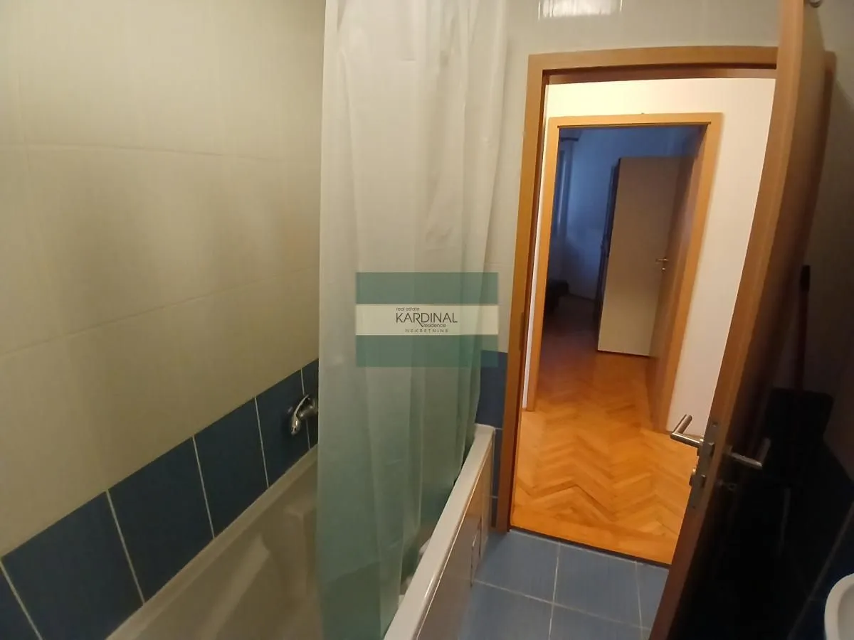 Prodaja, trosoban stan, 71m², Centar, Jagodina
