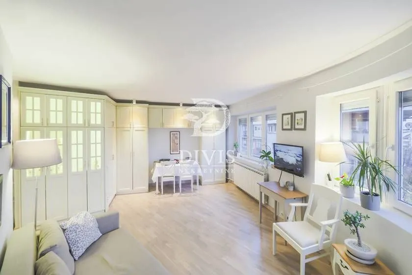 Izdavanje, dvosoban stan, 47m², Neimar, Vračar Sve Podlokacije
