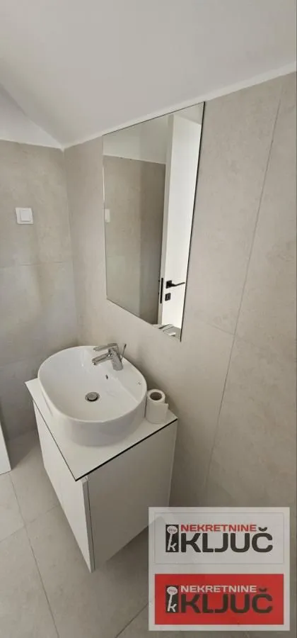 Izdavanje, dvosoban stan, 78m², Centar, Novi Sad
