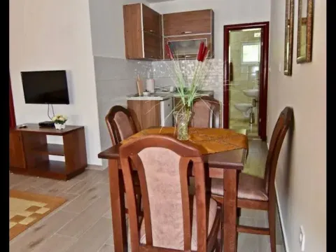 Izdavanje, jednosoban stan, 50m², Centar, Budva - image 4