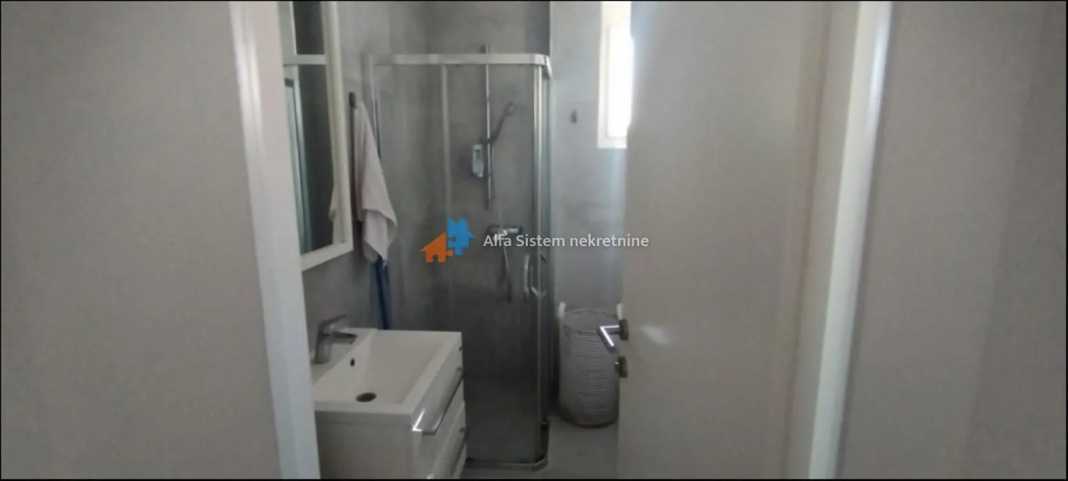 Izdavanje, dvosoban stan, 42m², Vračar Sve Podlokacije, Beograd