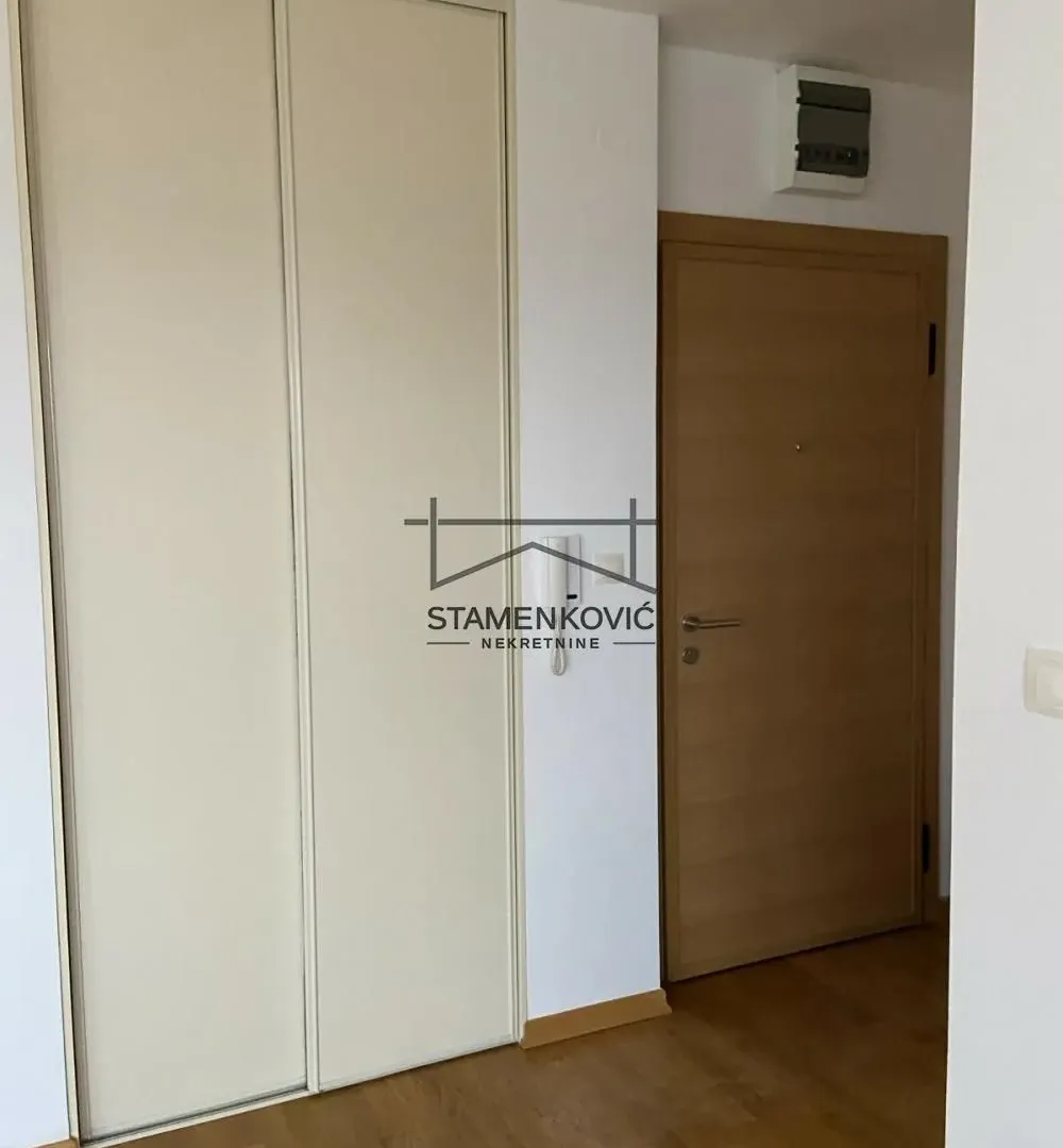 Izdavanje, dvosoban stan, 62m², Centar, Novi Sad