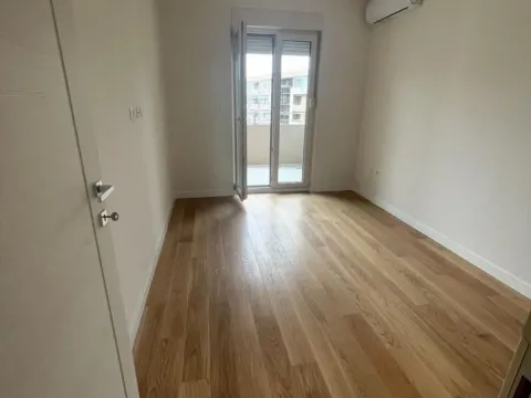 Rent, three bedroom apartment, 95m², City Kvart, Podgorica - image 7