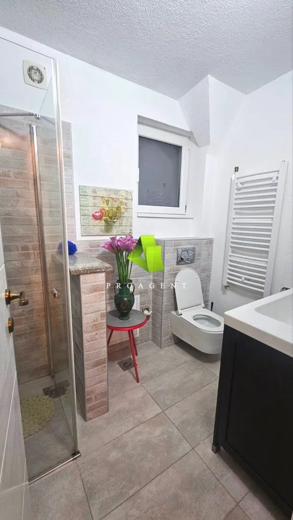Rent, office space, 70m², Medijana, Niš