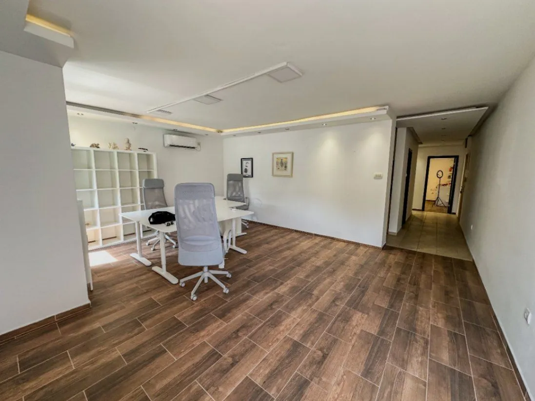 Rent, office space, 80m², Blok 5, Podgorica